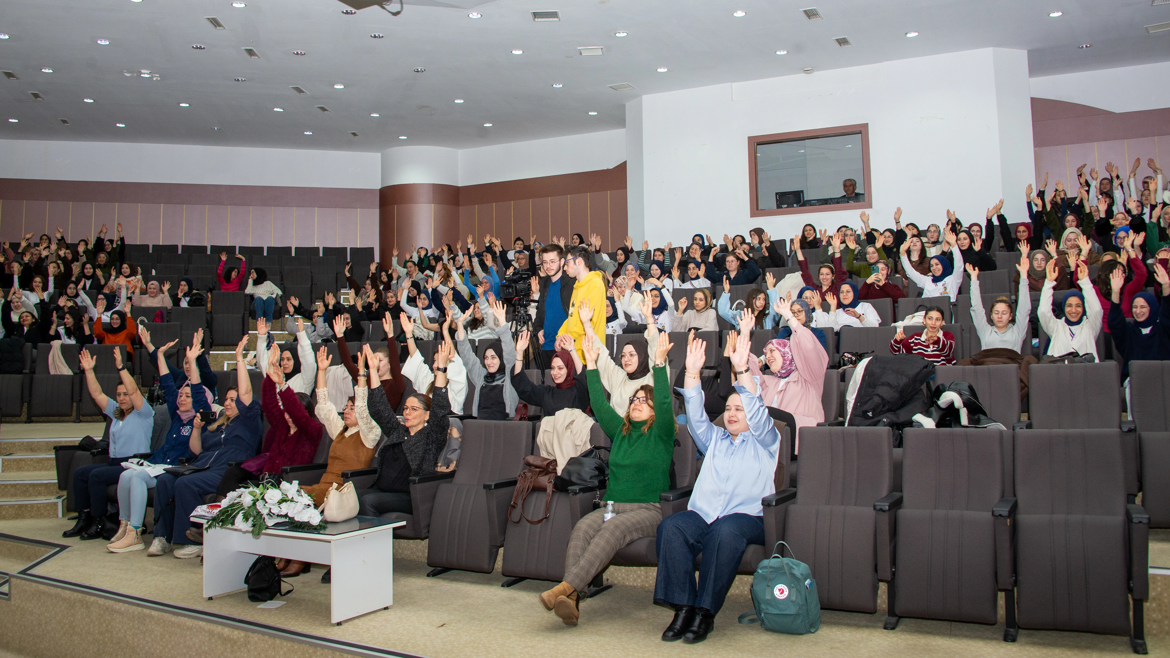 Selçuk Üniversitesinde “Kahkahanın Etkileri” anlatıldı